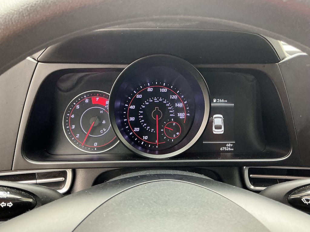 Used 2022 Phantom Black Hyundai SEL image 11