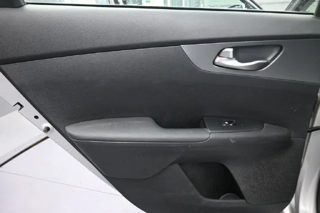 Used 2021 Silver Kia LXS image 18