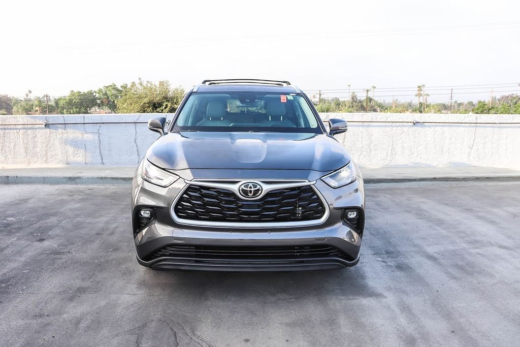 Used 2022 Magnetic Gray Metallic Toyota XLE image 3