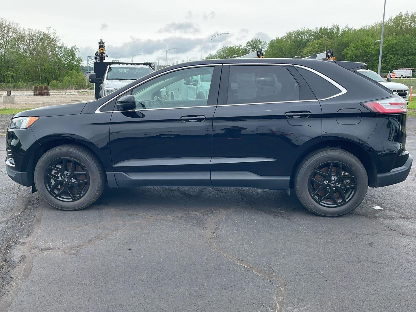 Used 2023 Agate Black Ford SEL image 2