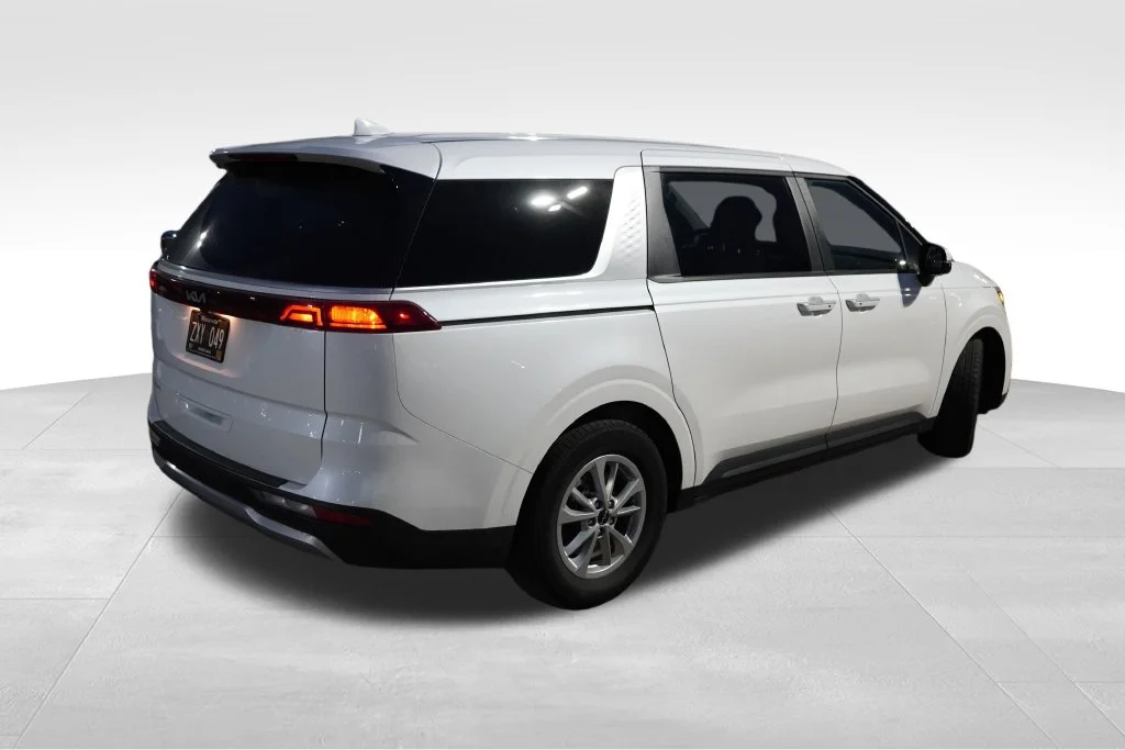 Used 2023 Snow White Pearl Kia LX Seat Package image 3