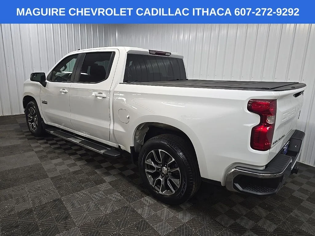 Used 2022 White Chevrolet LT image 9