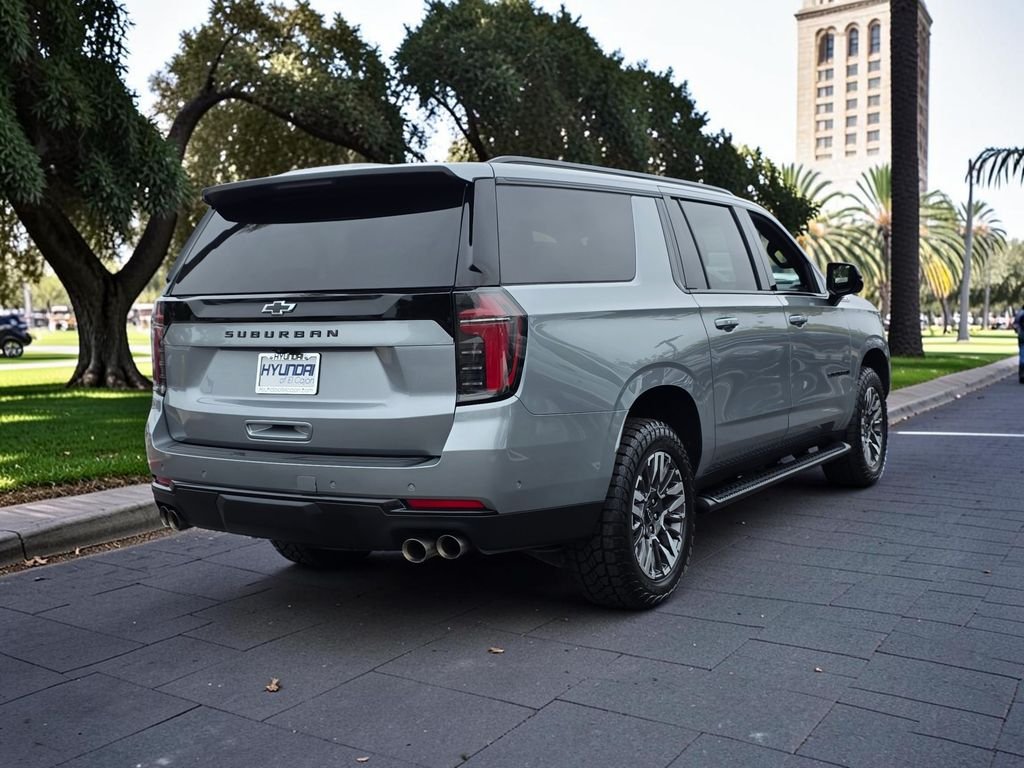 2025 Chevrolet Suburban Z71 - Photo 5
