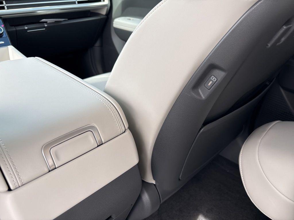 New 2026 Phantom Black Hyundai SEL AWD image 36