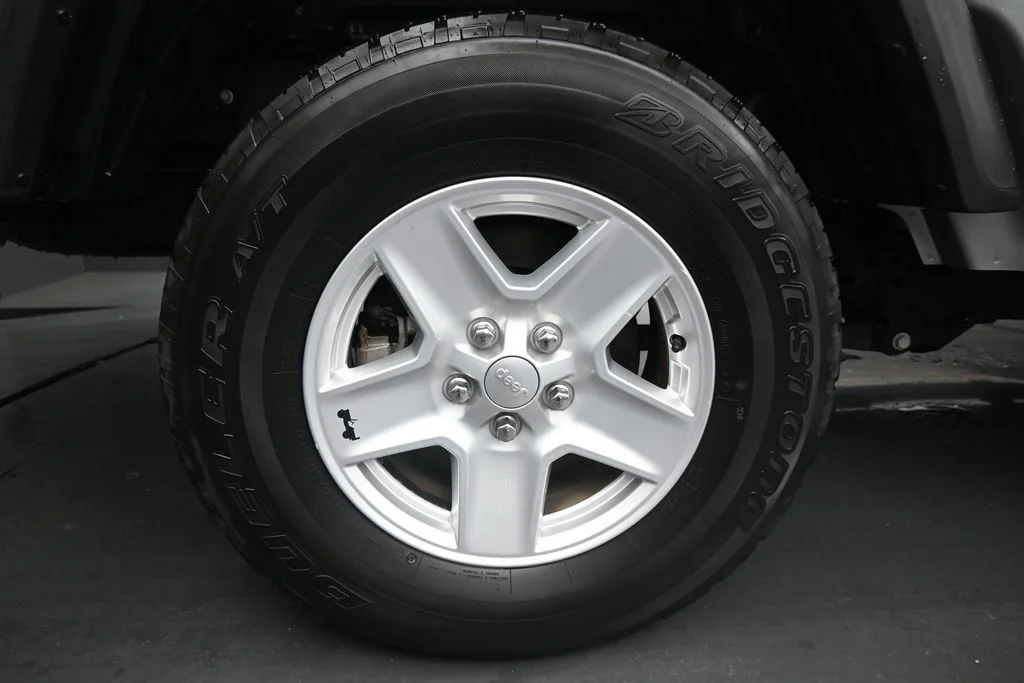 Used 2020 Silver Jeep Sport image 10
