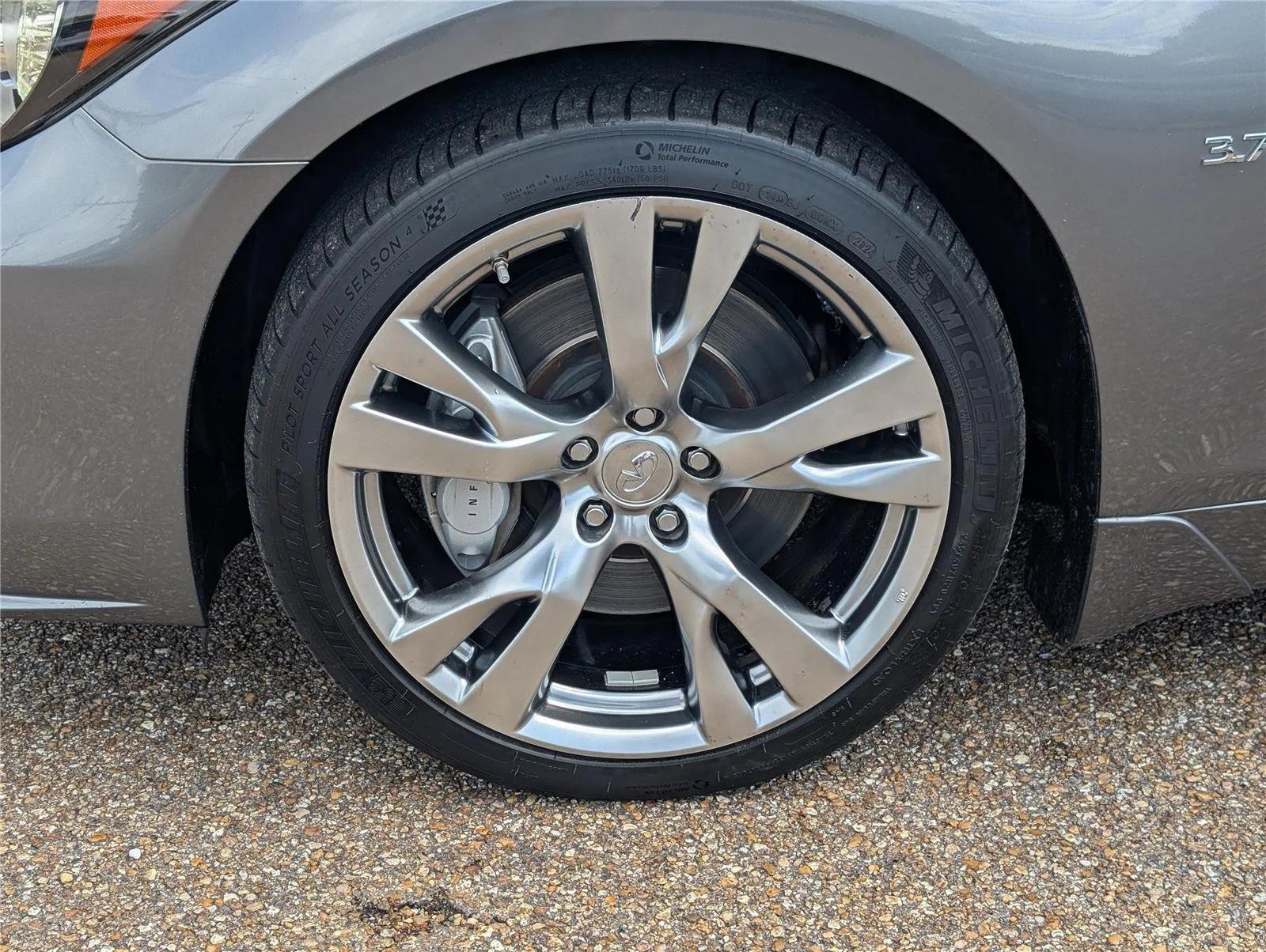 Used 2019 Gray INFINITI 3.7 image 9