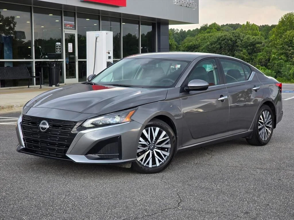 Used 2024 Gray Nissan 2.5 SV image 2