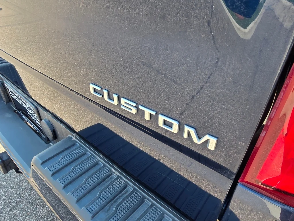 Used 2019 Northsky Blue Metallic Chevrolet Custom image 11