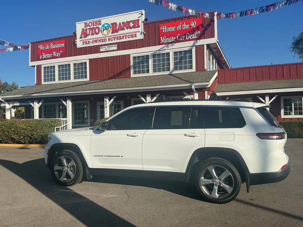 Used 2021 Bright White Clearcoat Jeep Limited image 10