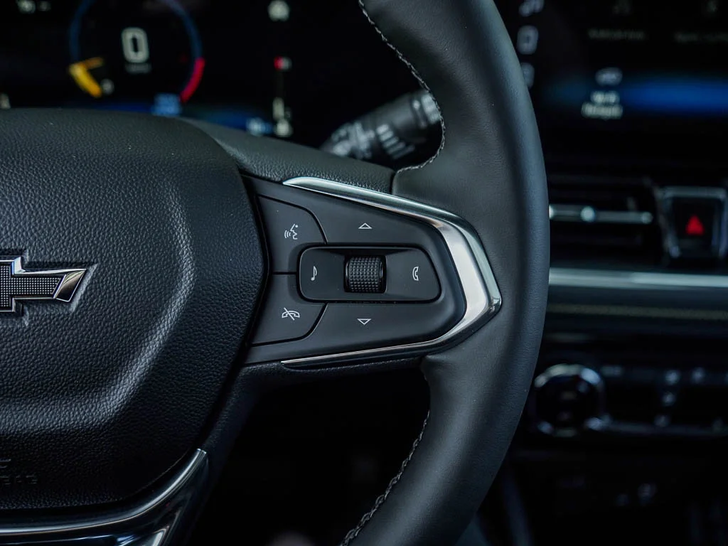 New 2026 Mosaic Black Metallic Chevrolet ACTIV image 21