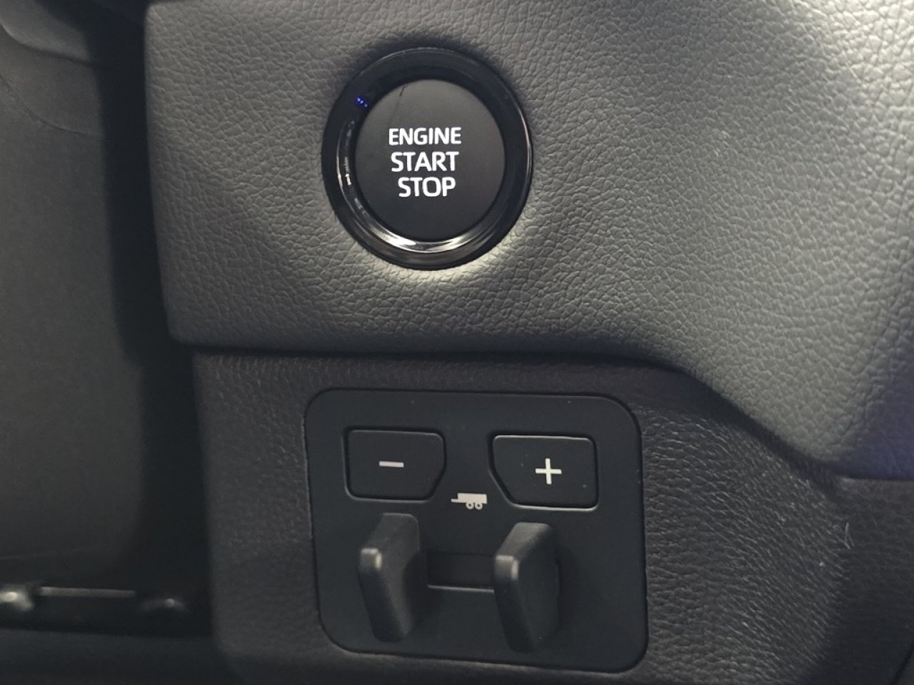 2026 Toyota Tundra Limited - Photo 8