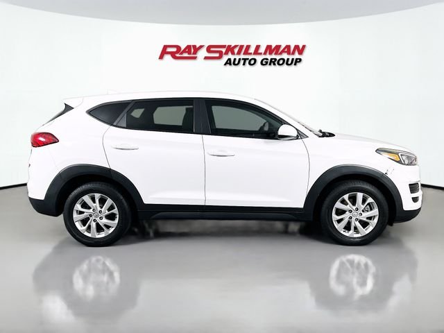 Used 2020 White Hyundai SE image 8