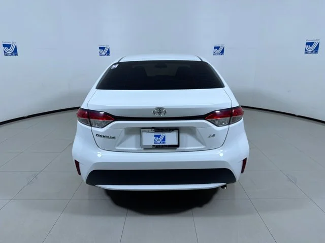 Used 2022 White Toyota LE image 17
