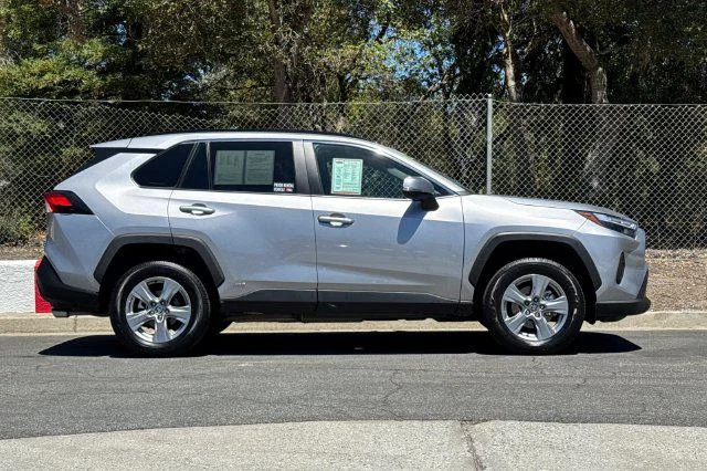 Certified Used 2025 SILVER SKY METALLIC Toyota  image 3