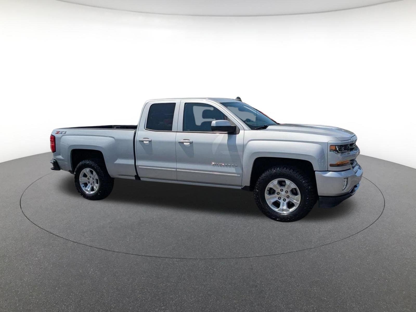 Used 2018 Silver Ice Metallic Chevrolet LT image 3