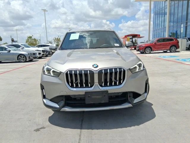 Used 2025 Silver BMW xDrive28i image 2