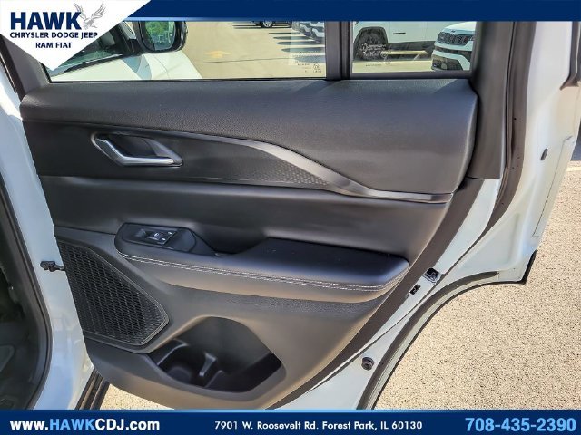 Used 2025 White Jeep Laredo image 29