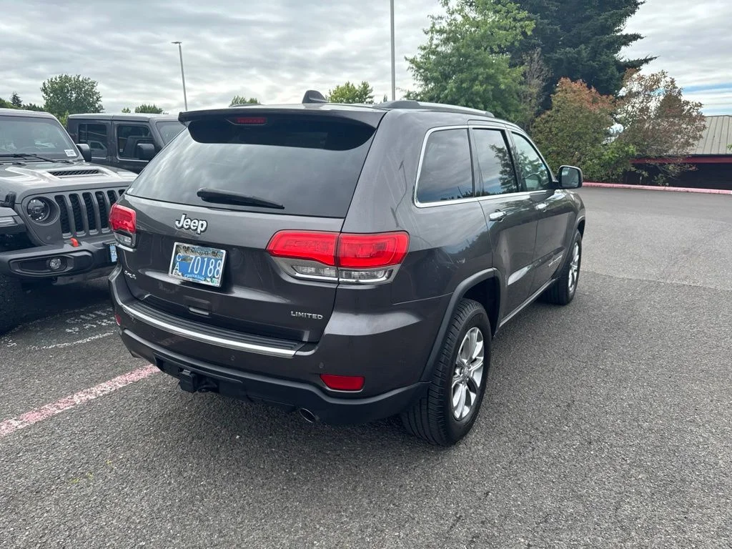 Used 2016 Granite Crystal Metallic Clearcoat Jeep Limited image 10