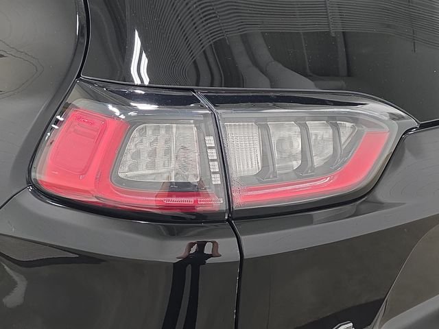 Used 2019 Diamond Black Crystal Pearlcoat Jeep Limited image 31