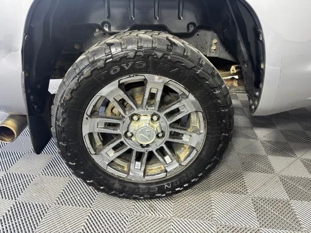 Used 2015 Silver Toyota SR5 image 39