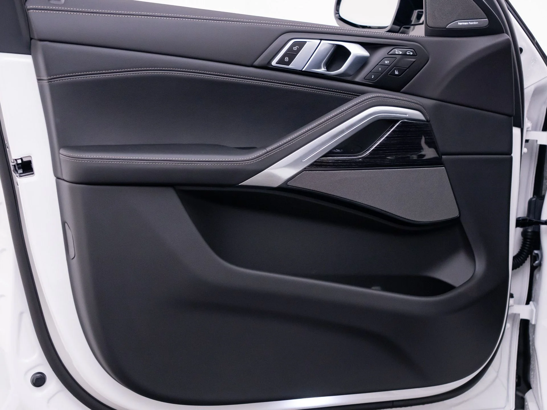 New 2027 White BMW xDrive40i image 13