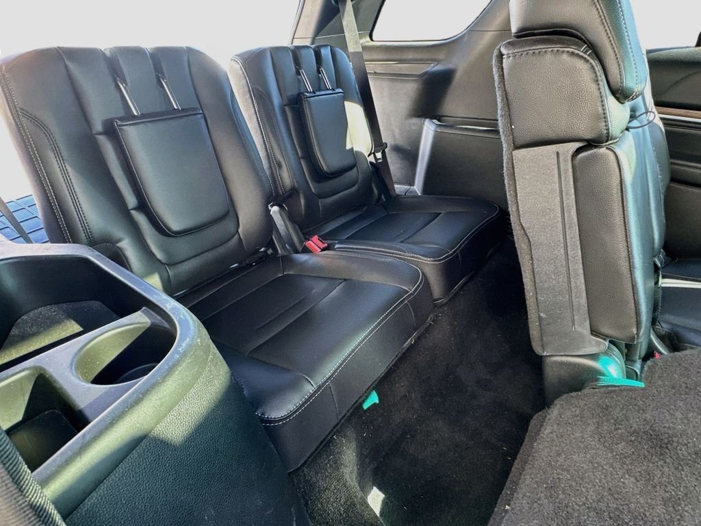 Used 2016  Ford Limited image 31