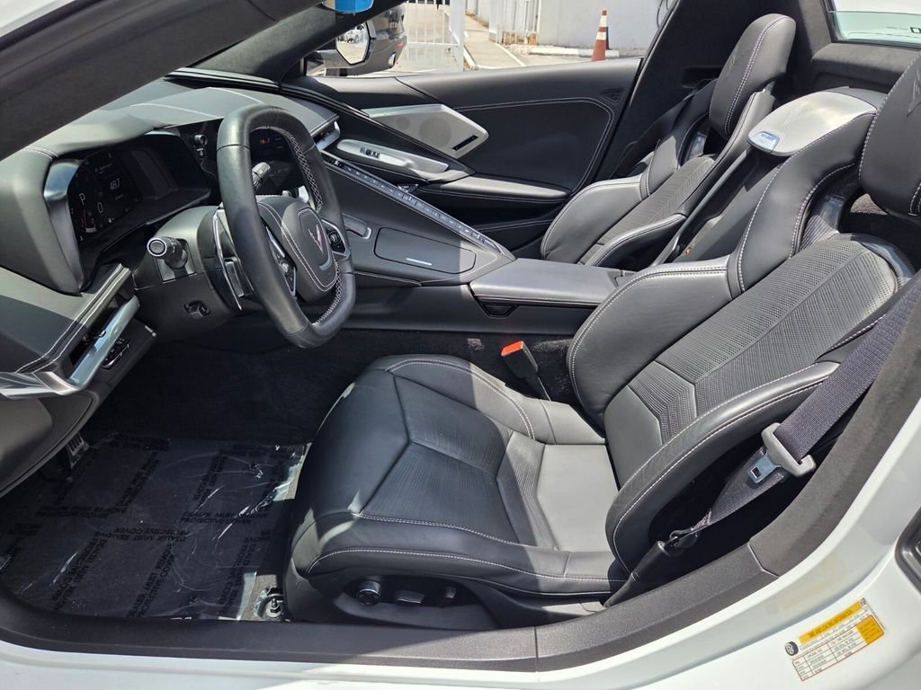 Used 2023 White Chevrolet Stingray image 4