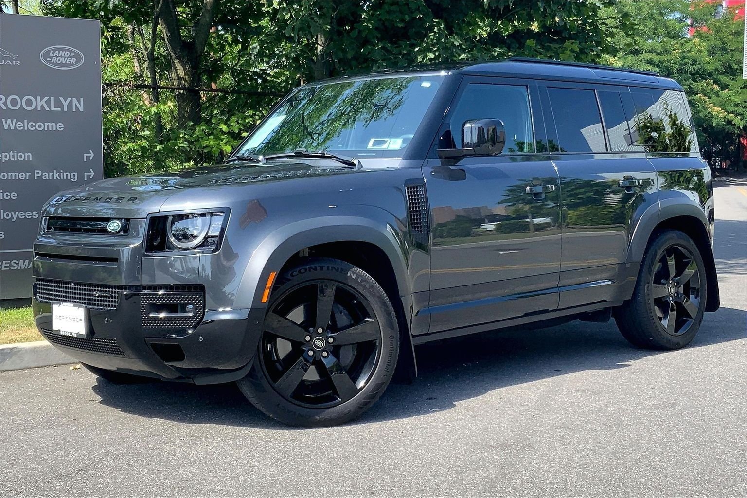 2023 Land Rover Defender X-Dynamic SE's photo