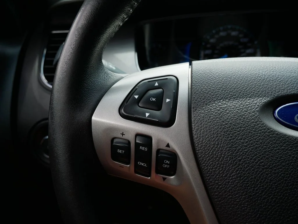 Used 2015  Ford SEL image 17
