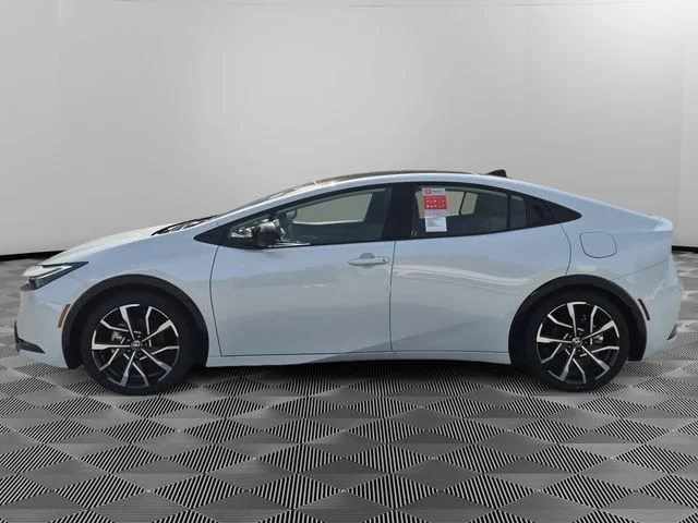 New 2026 Wind Chill Pearl <sup>1</sup> Toyota  XSE Premium image 2