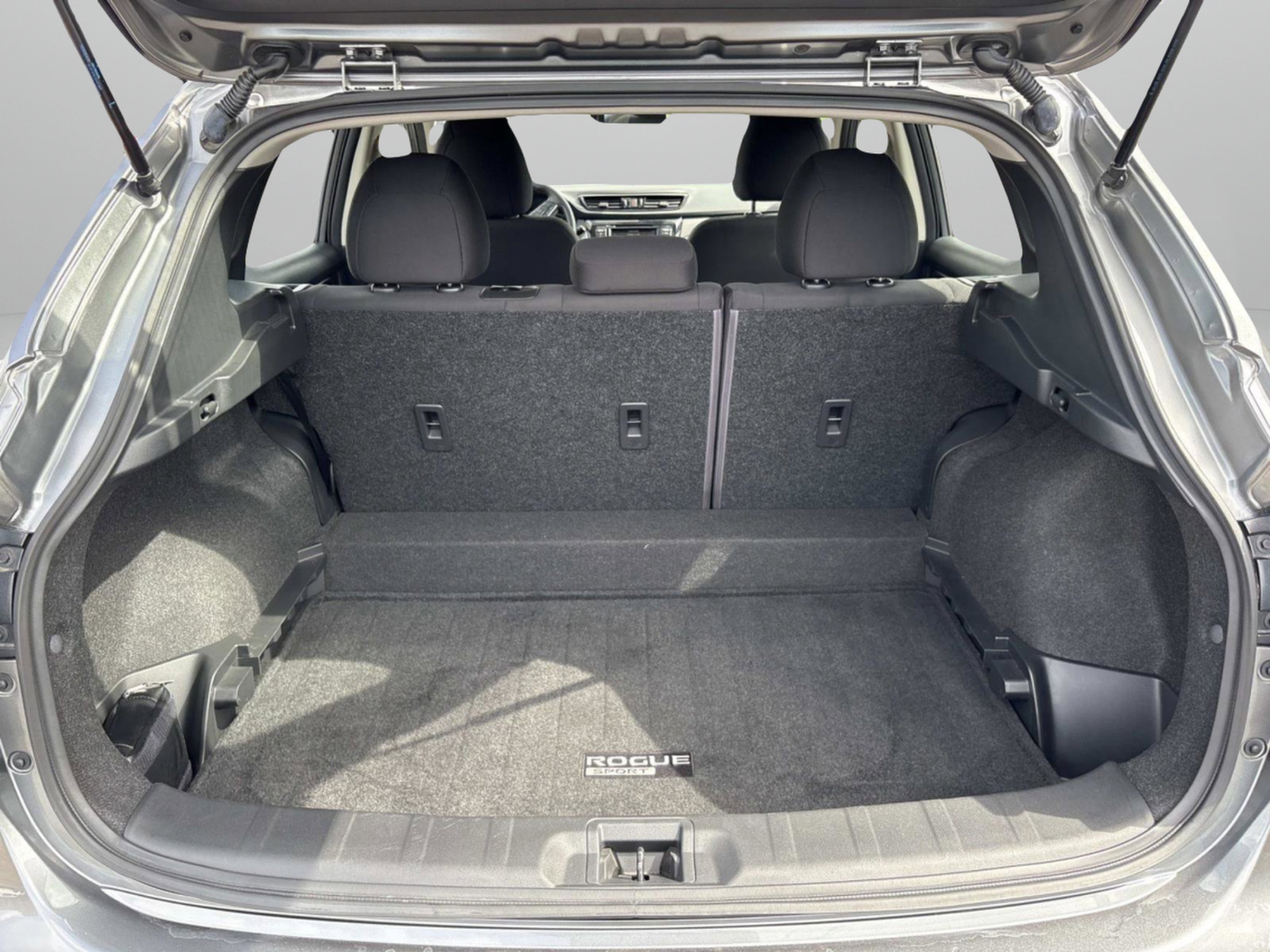 Used 2022 Gun Metallic Nissan S image 9