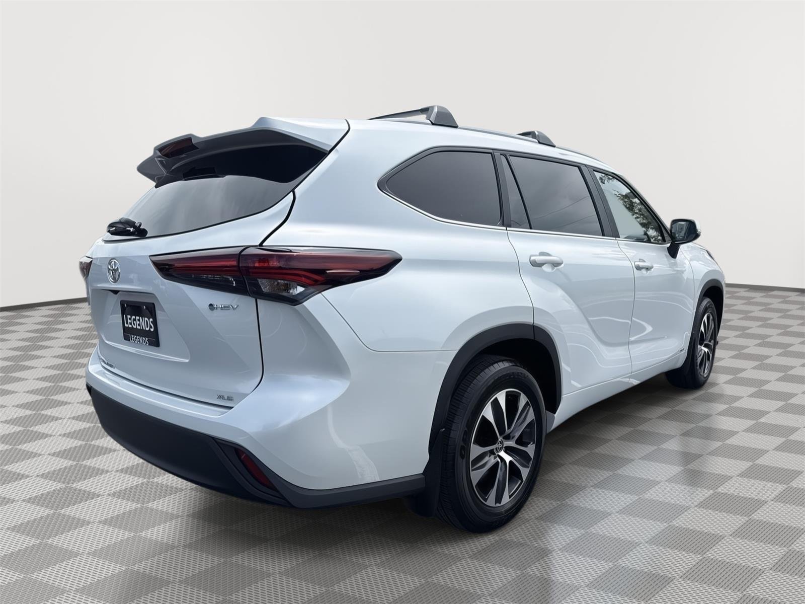 Used 2026 Wind Chill Pearl Toyota Hybrid XLE image 14