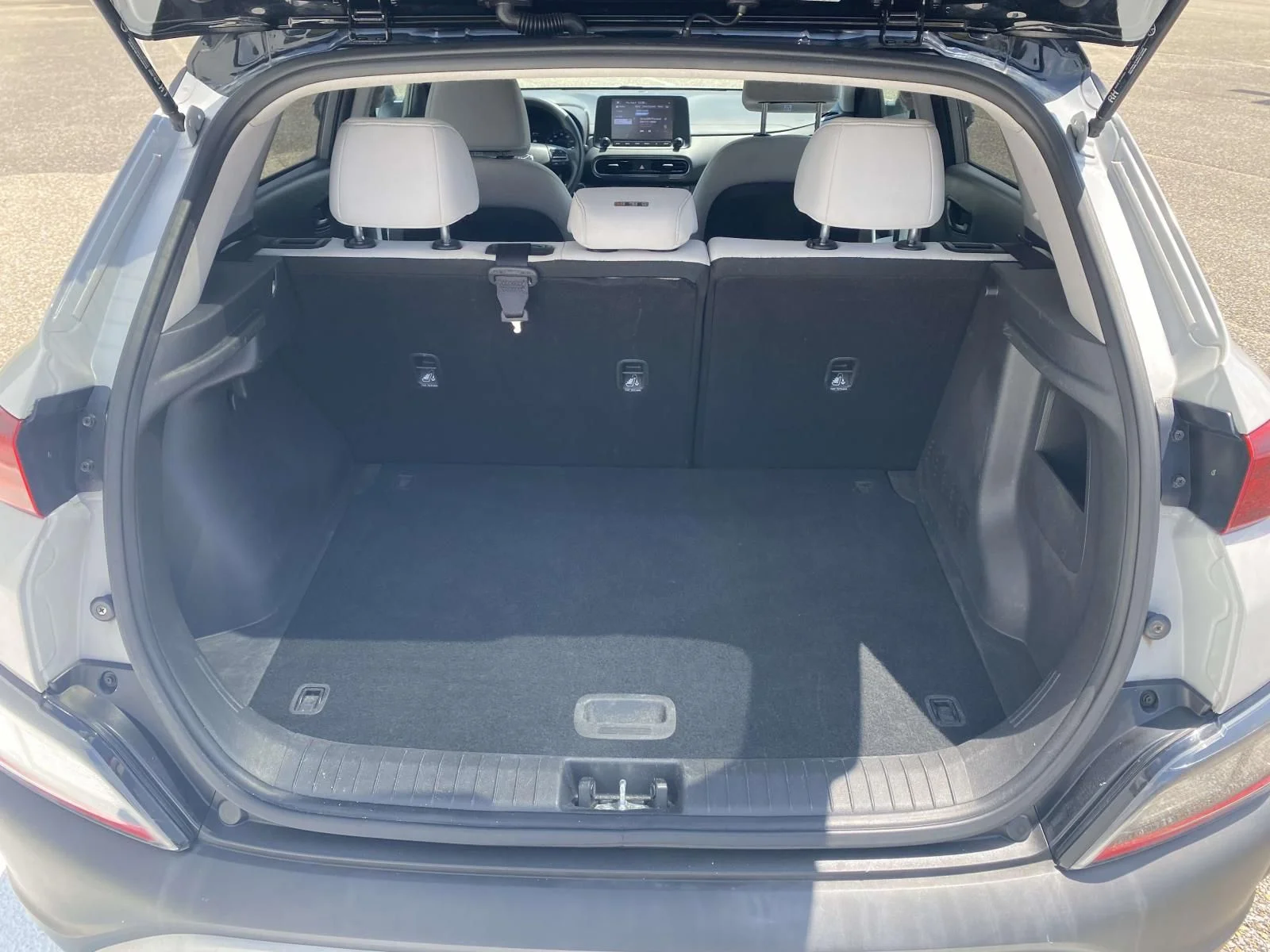 Used 2023 Silver Hyundai SEL image 10