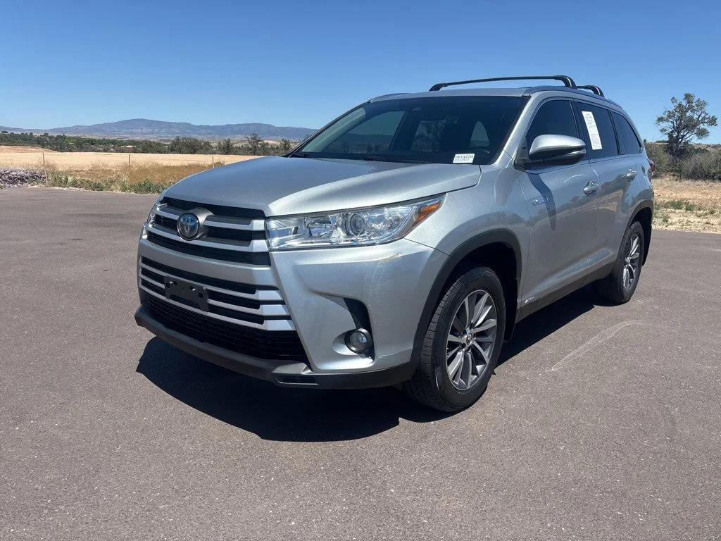 Used 2019 Silver Toyota XLE image 1