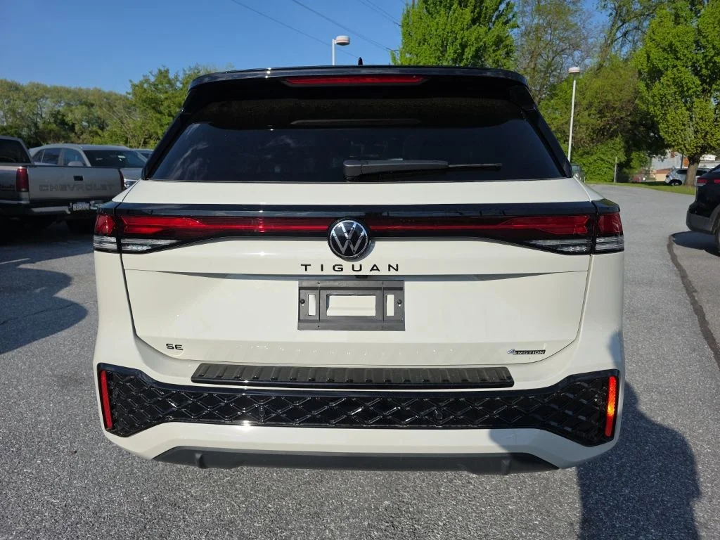 New 2026 Sandstone w/Deep Black Roof Volkswagen 2.0T SE R-Line Black image 6