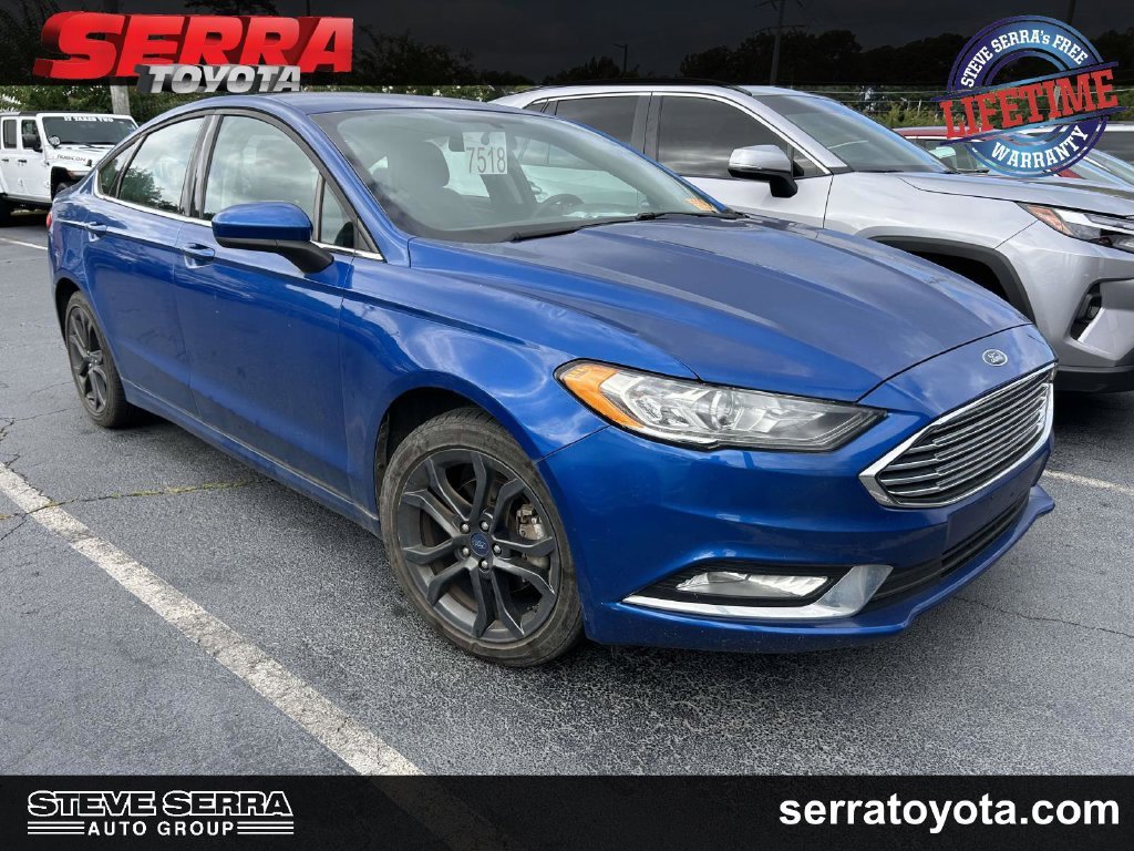 Used 2018 Blue Ford SE image 1