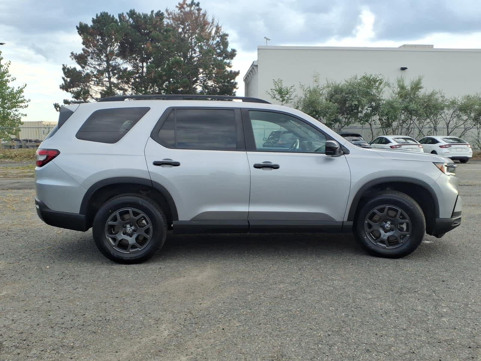 Certified Used 2024 Lunar Silver Metallic Honda TrailSport image 4