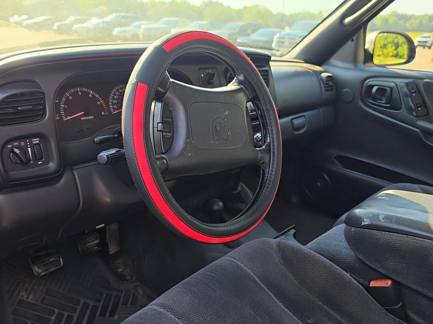 Used 2000  DODGE TRUCK image 5