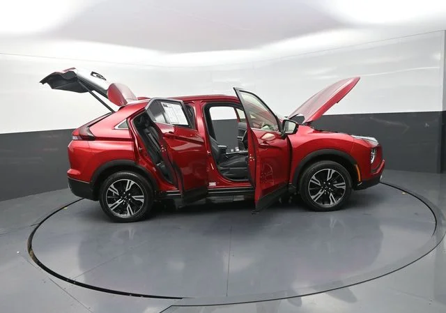 Used 2024  Mitsubishi SE image 39