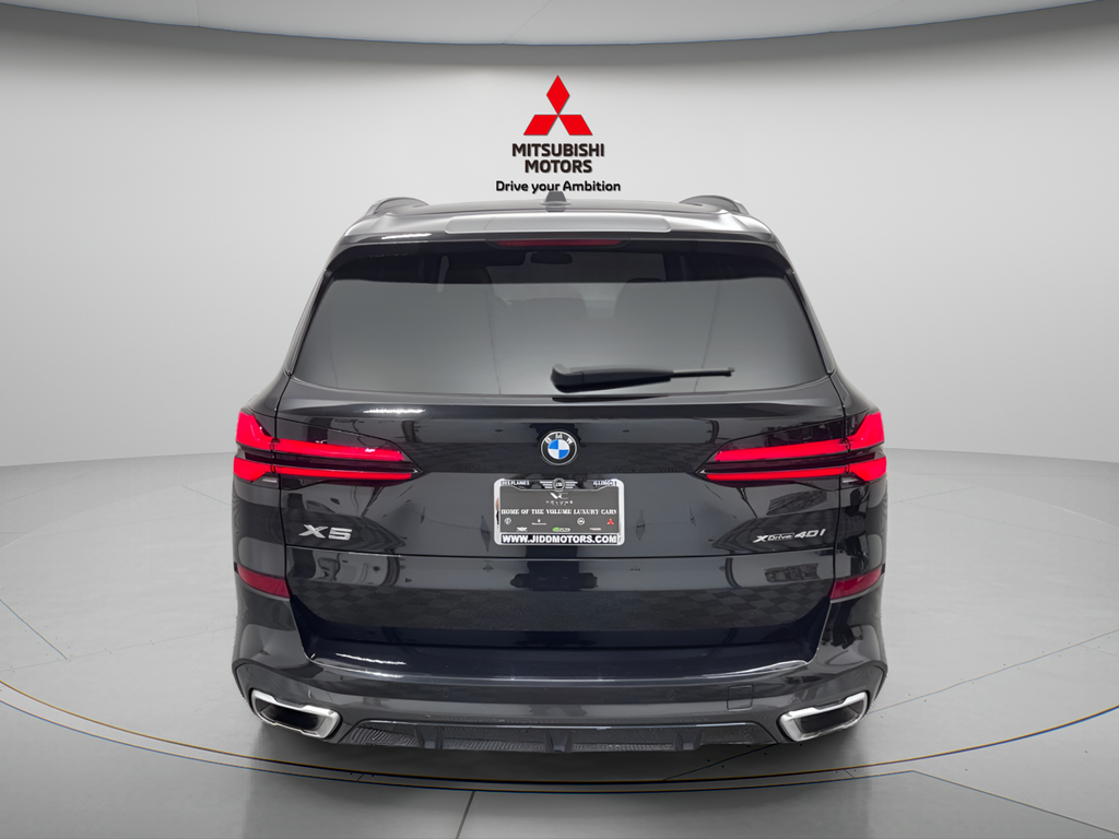 Used 2026 Black Sapphire Metallic BMW xDrive40i M Sport image 5