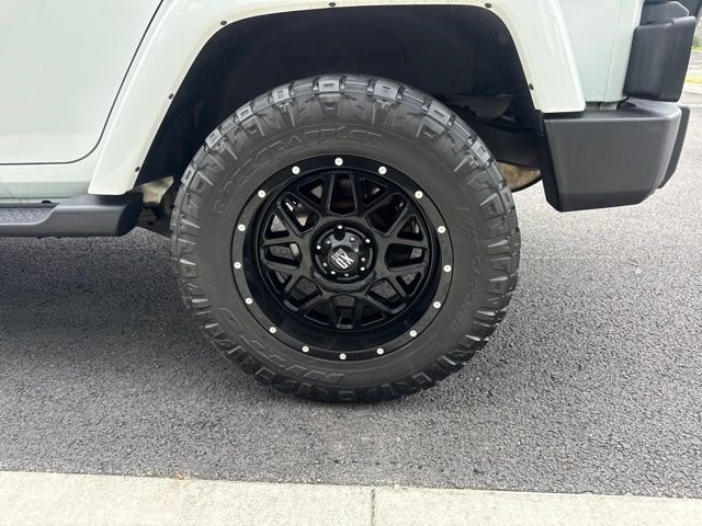 Used 2017 White Jeep Unlimited Sahara image 9