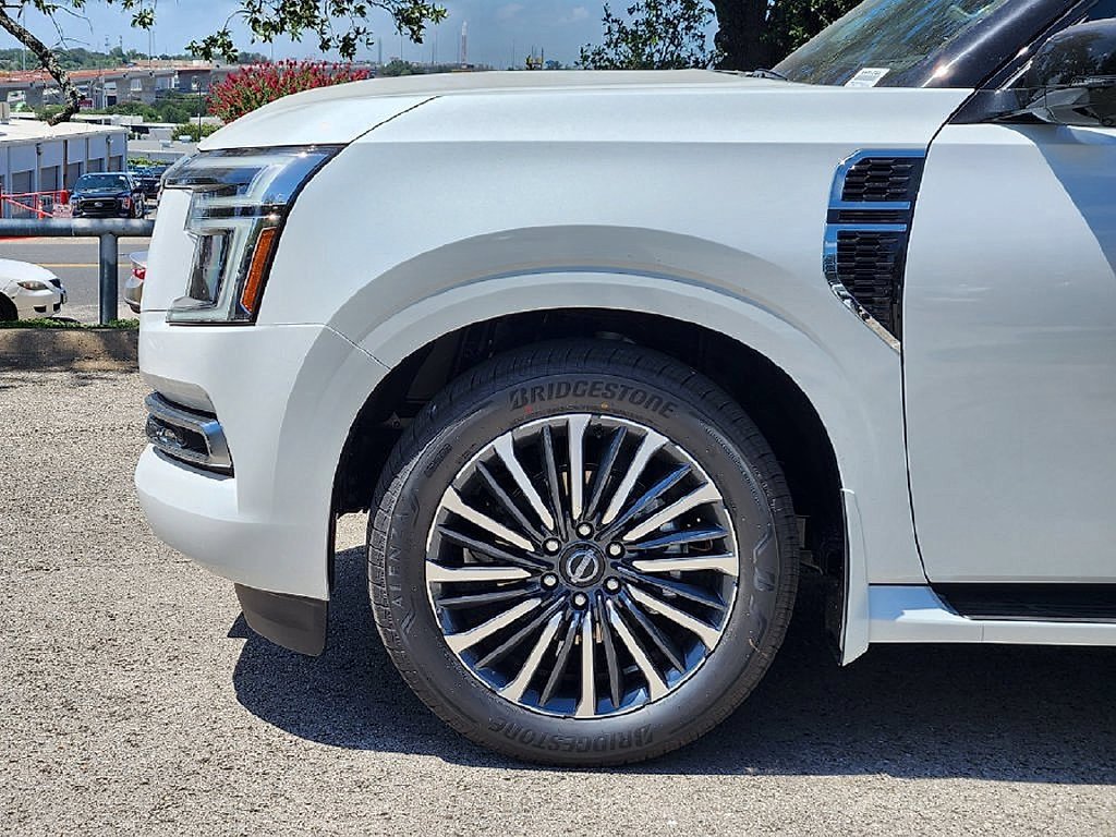 New 2026 Everest White TriCoat / Super Black Two-tone Nissan Platinum Reserve image 14