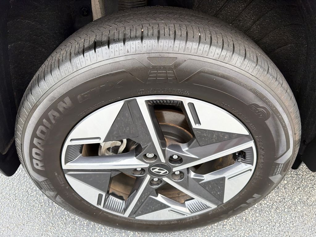Certified Used 2025 Gray Hyundai SEL Convenience image 17