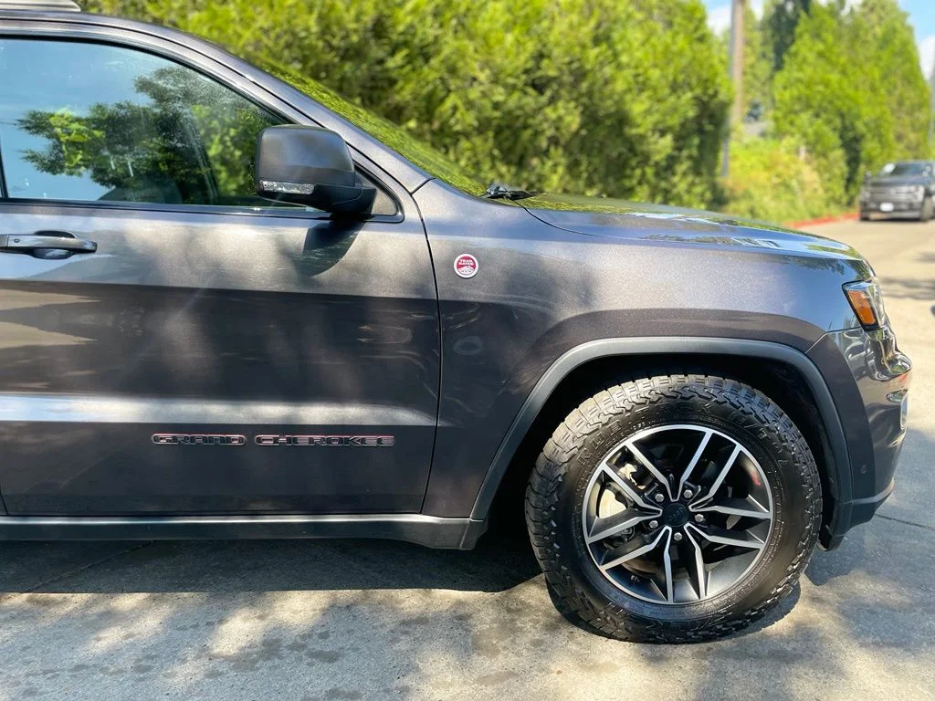 Used 2020 Granite Crystal Metallic Clearcoat Jeep Trailhawk image 2