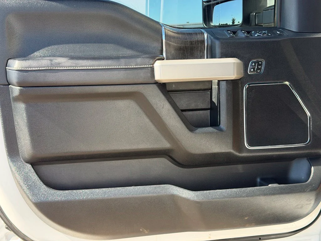 Used 2020 White Ford Lariat image 23