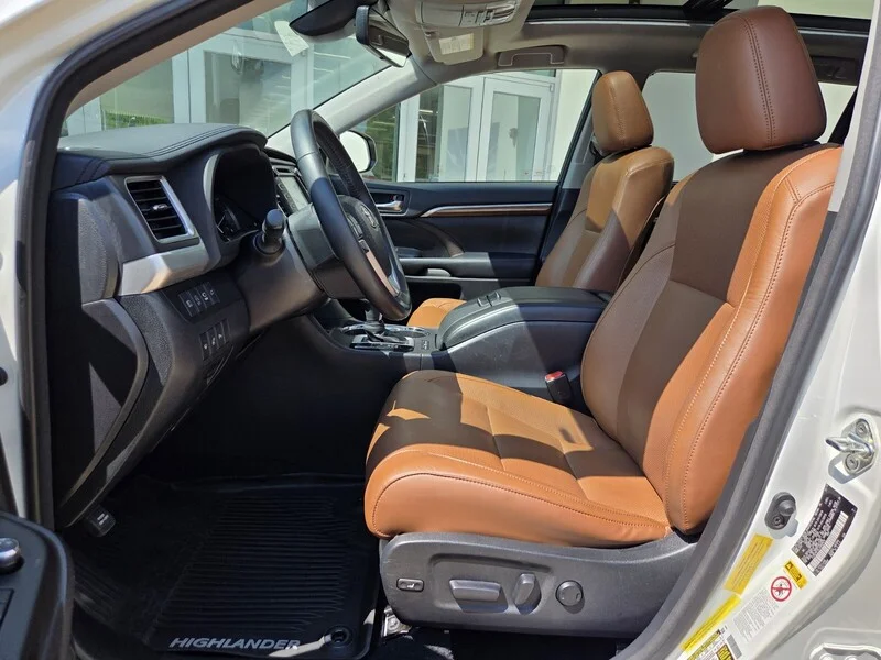 Used 2018 Blizzard Pearl TOYOTA LIMITED PLATINUM V6 AWD image 8