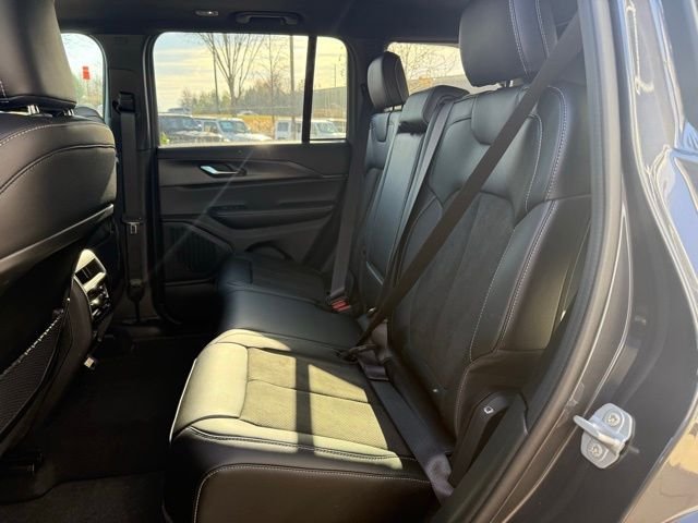 New 2025 Baltic Gray Metallic Clear-Coat Exterior Paint Jeep Altitude X image 25