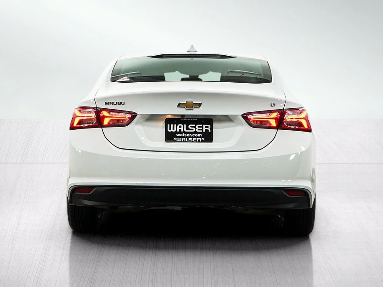 Used 2022 Summit White Chevrolet LT image 4