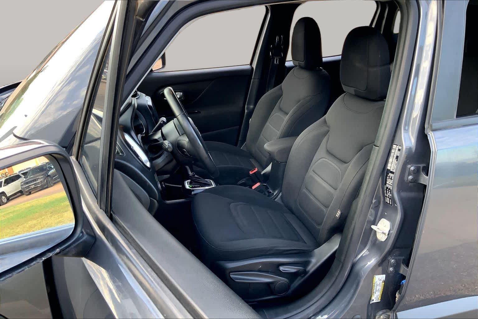 Used 2021 Graphite Gray Jeep Latitude image 8