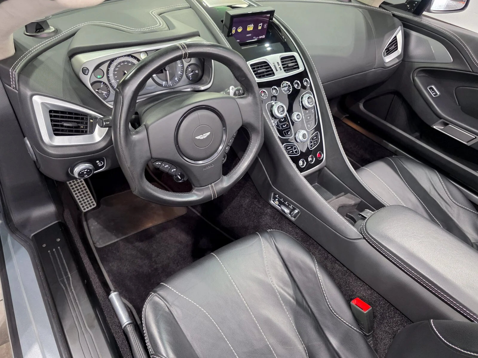 Used 2017 Q Titanium Silver Aston Martin Volante image 3